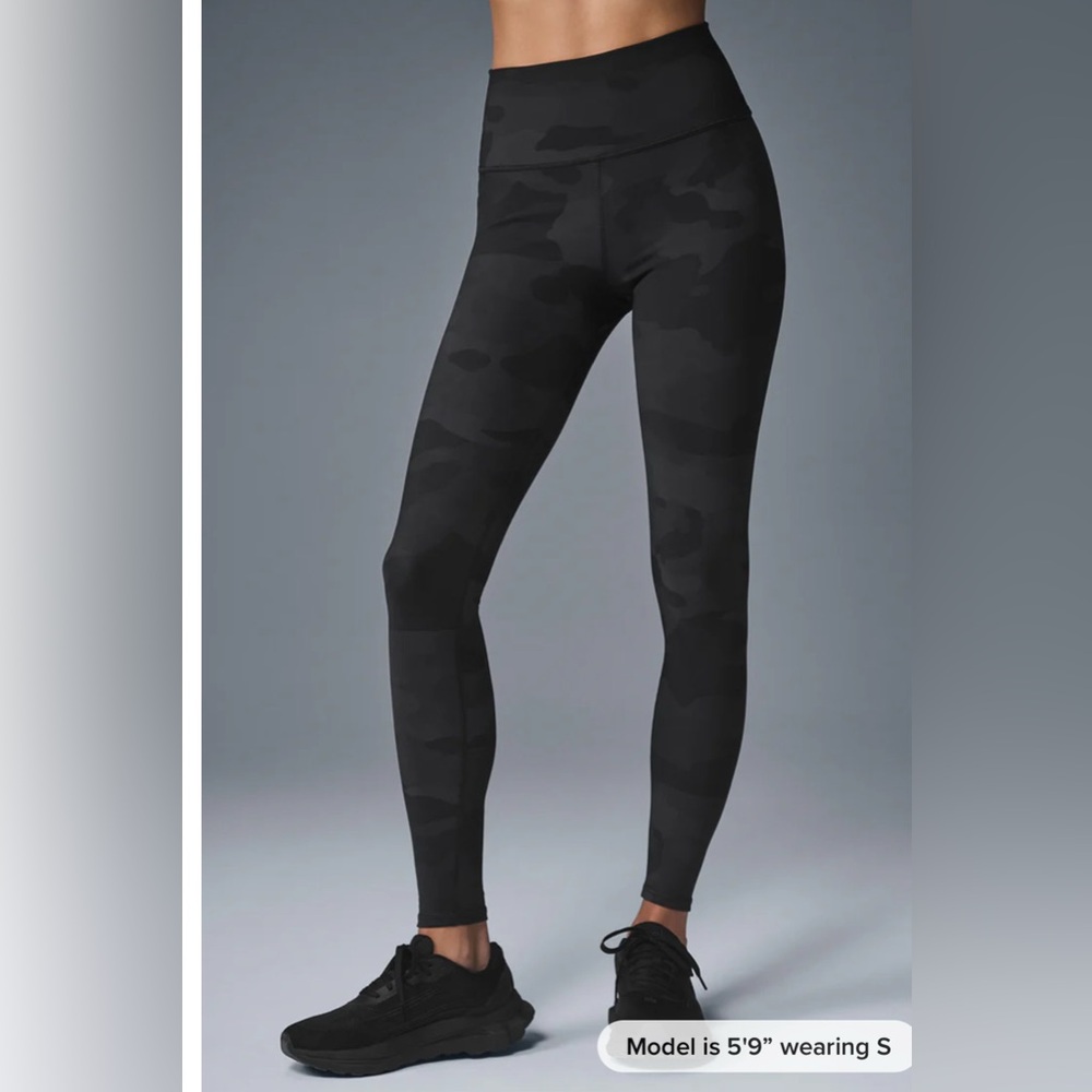 ALO Yoga Camo Leggings Size XS